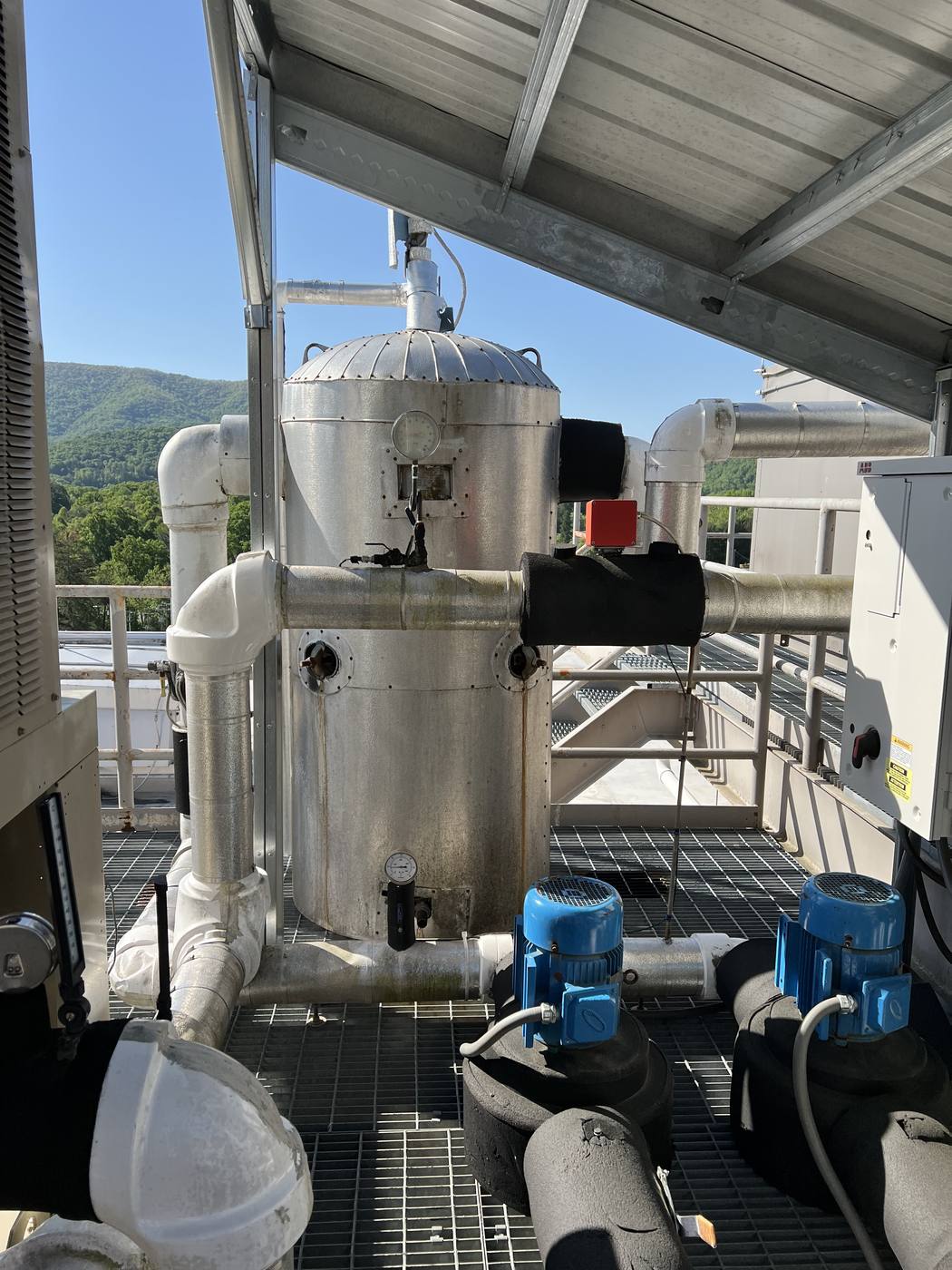 Rooftop cooling plant at the Asheville VA Medical Center